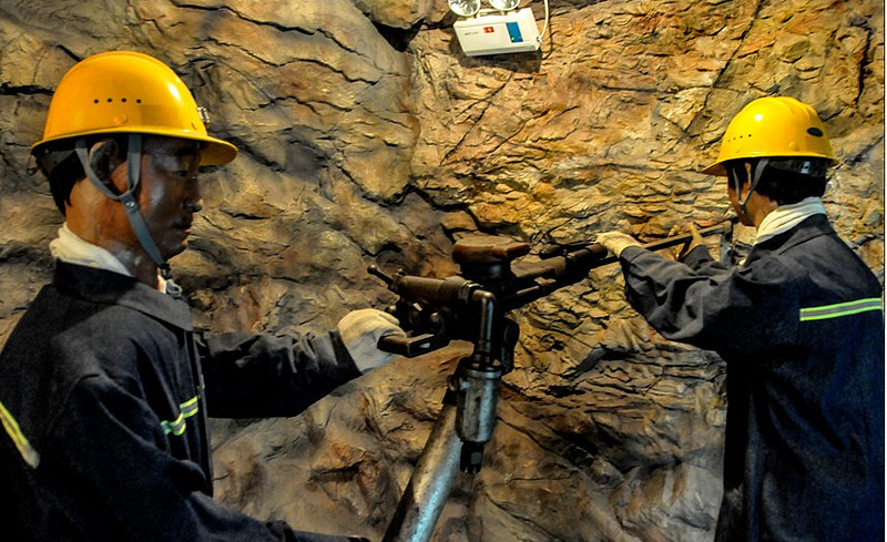 黄金采矿车神庙逃亡(神庙逃亡之金矿大冒险无限金币中文)