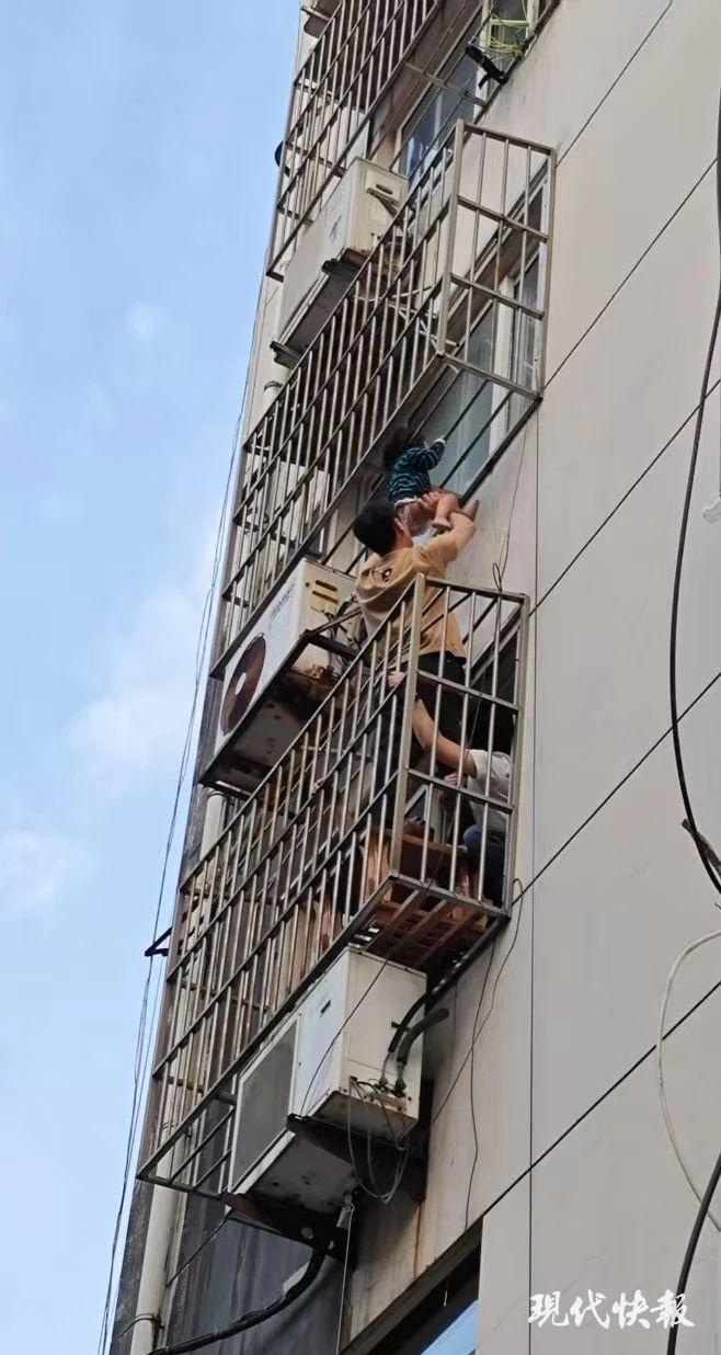 卡在窗户女孩攻略(卡在窗户的女孩安卓版)