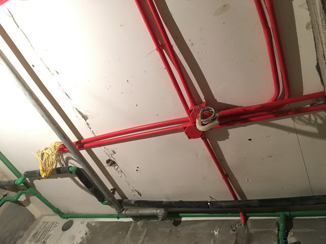 逃出隐蔽的围栏攻略(逃出废墟 攻略 隐藏)