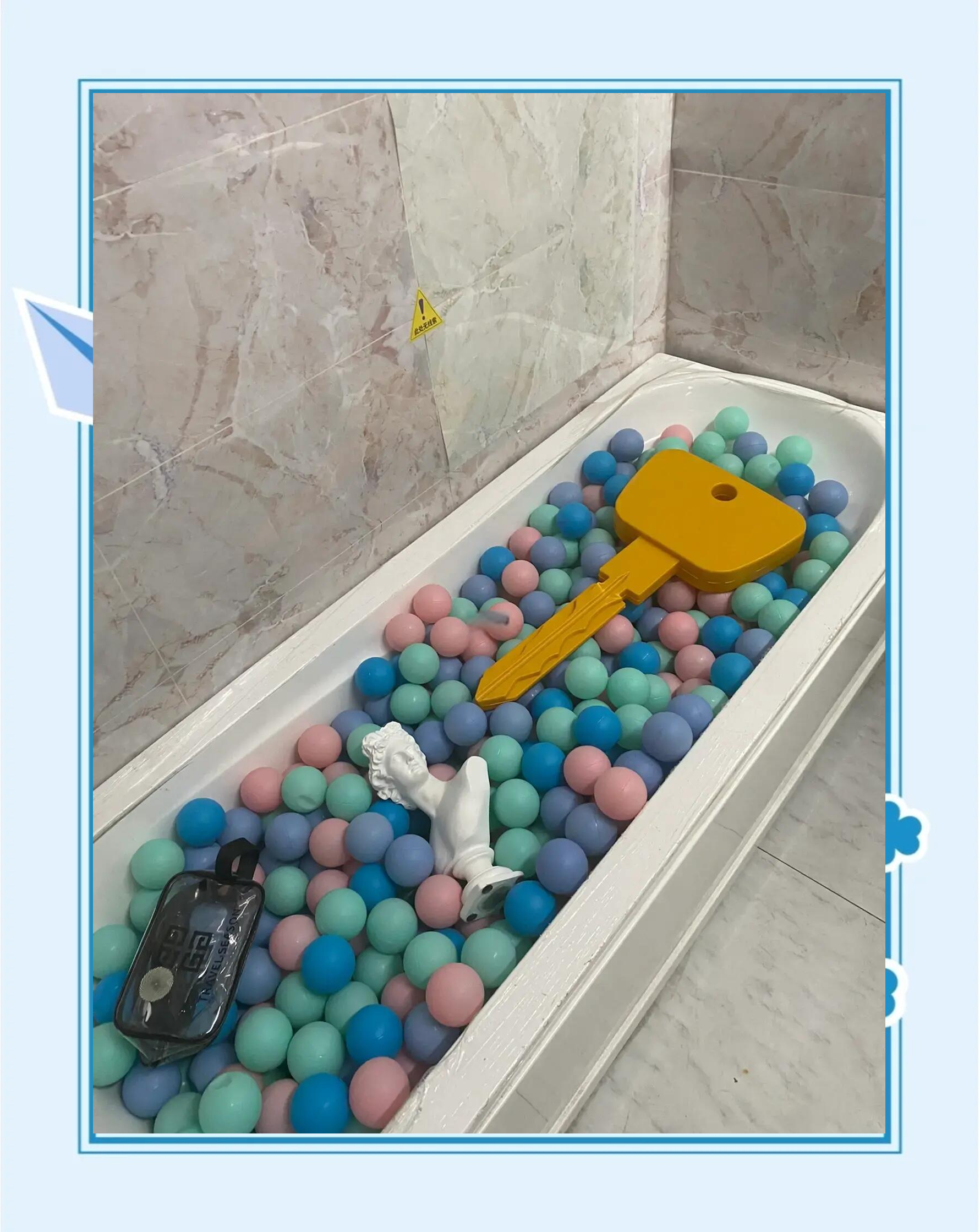 情侣卧室逃脱攻略(情侣在密室逃脱该做什么)