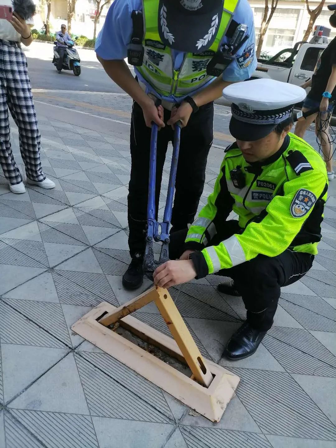 僵尸城之暴动制作武器()