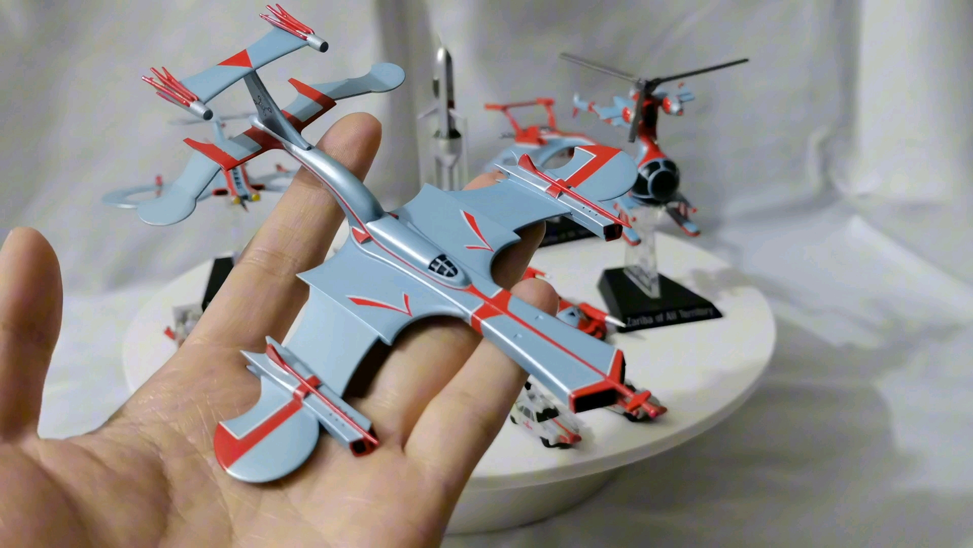 奥特曼的小飞机(奥特曼的小飞机图片)