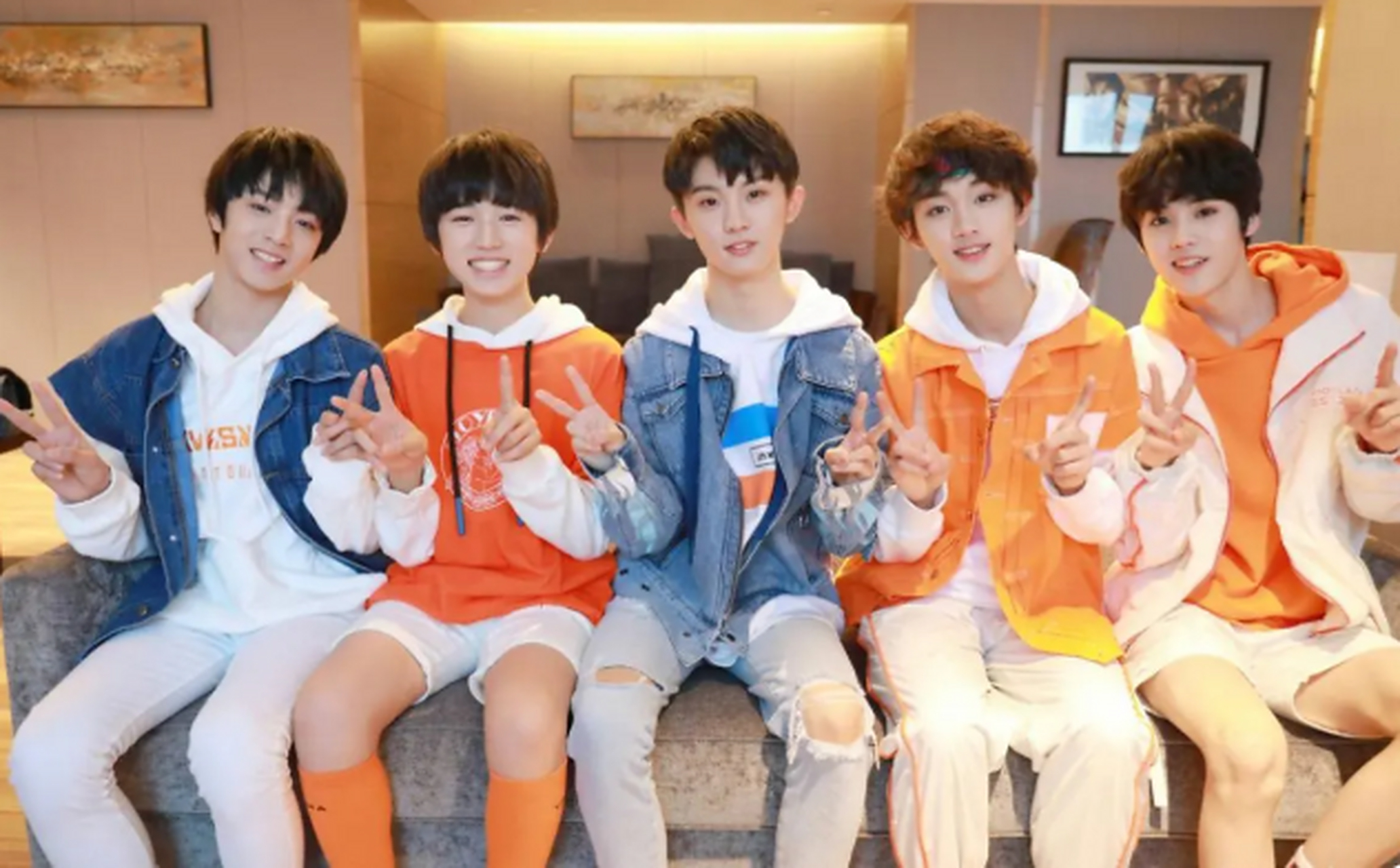 养成明星男团破解版(明星养成记破解版下载安装)