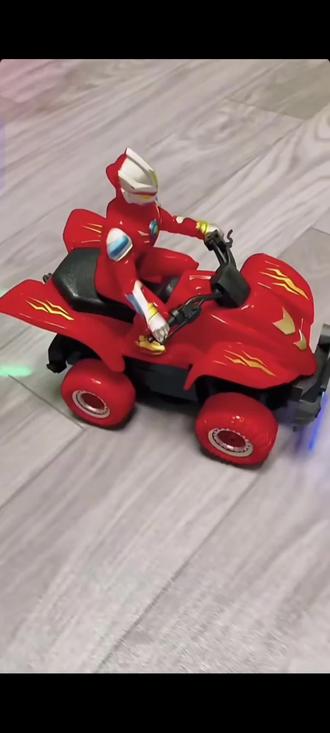 奥特曼骑摩托车游戏(奥特曼骑摩托车图片情侣头像)