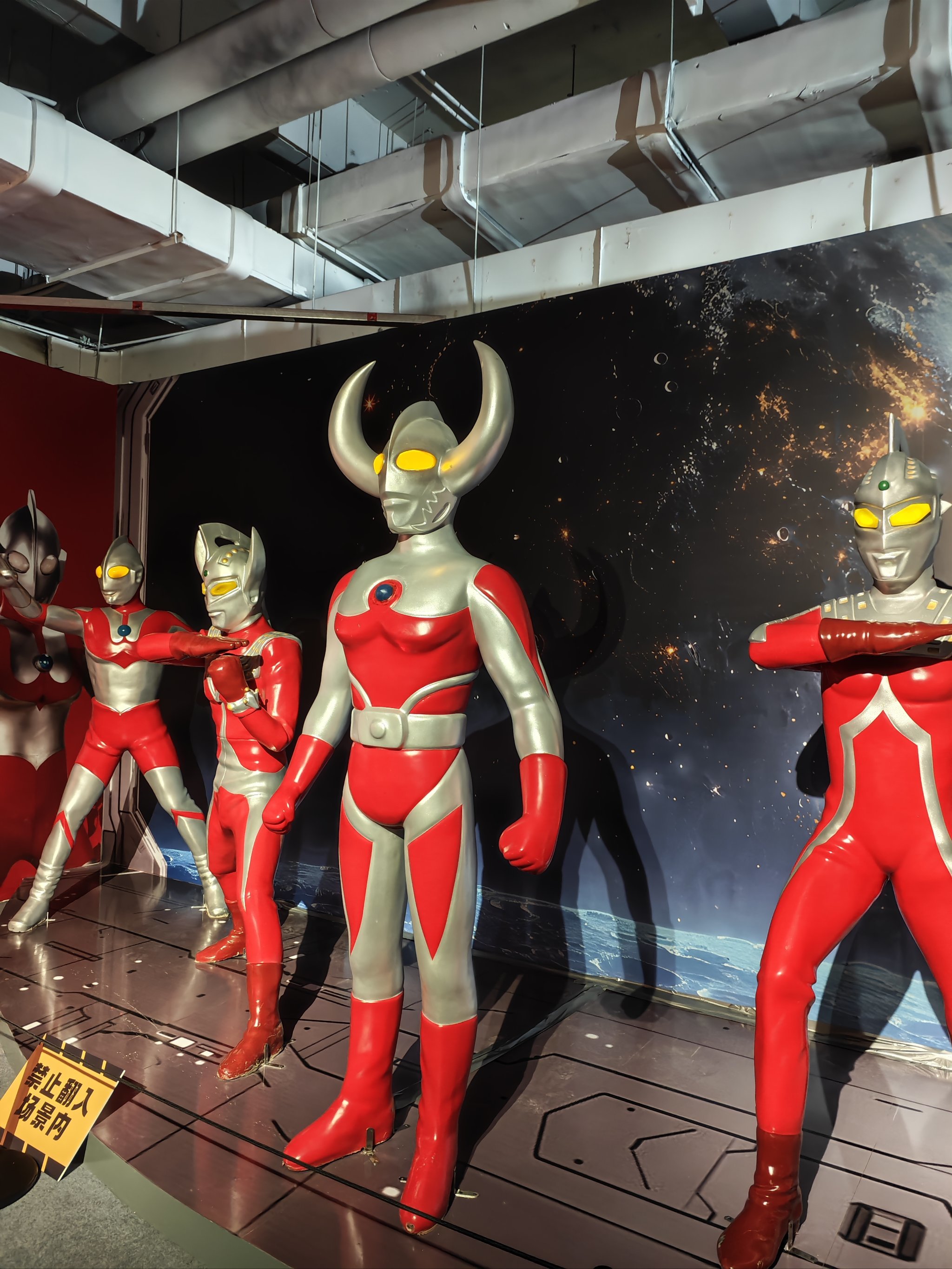 海底里的奥特曼的世界(海底里的奥特曼的世界怎么画)