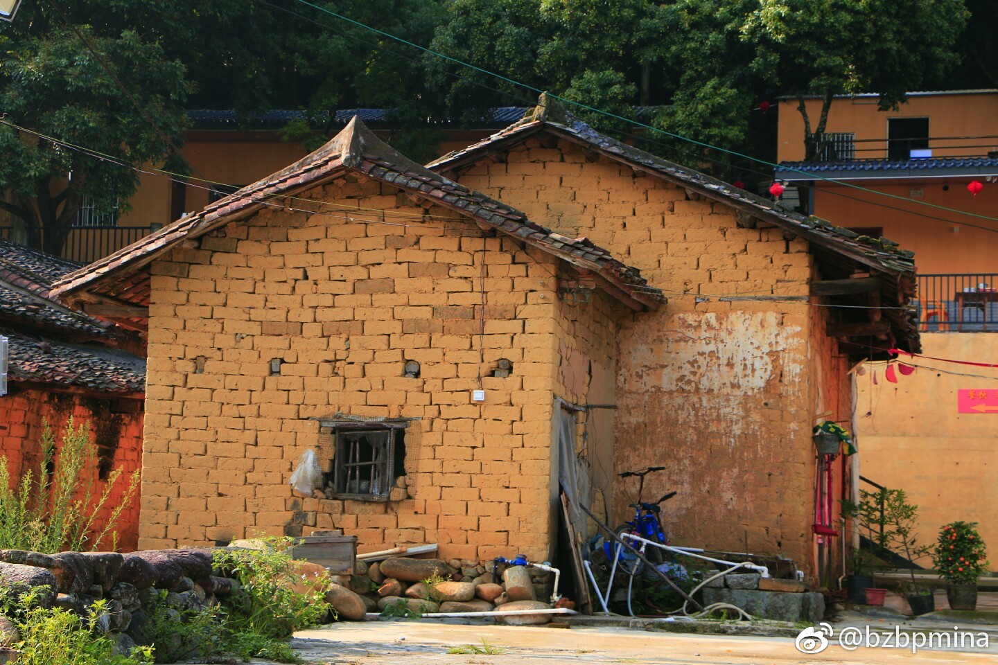 逃离土坯砌房攻略(逃离土砌房子怎样过)