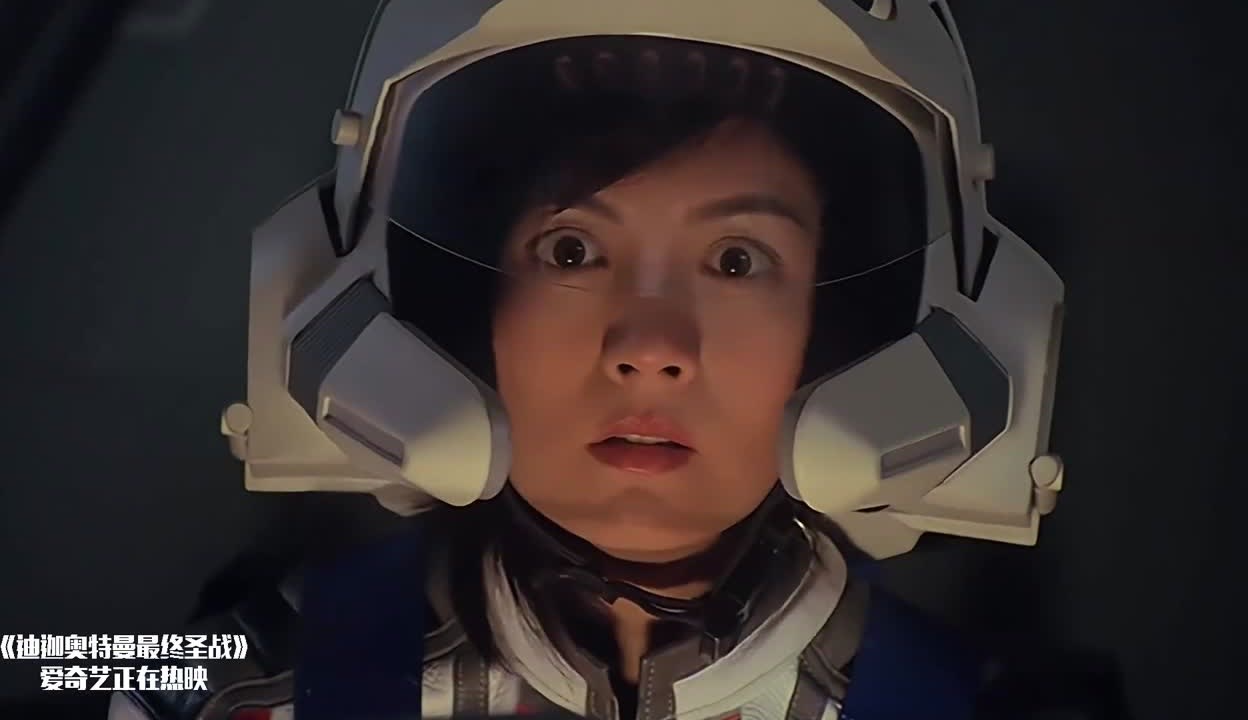 奥特曼救女友重玩全屏(女奥特曼求助男奥特曼救自己)