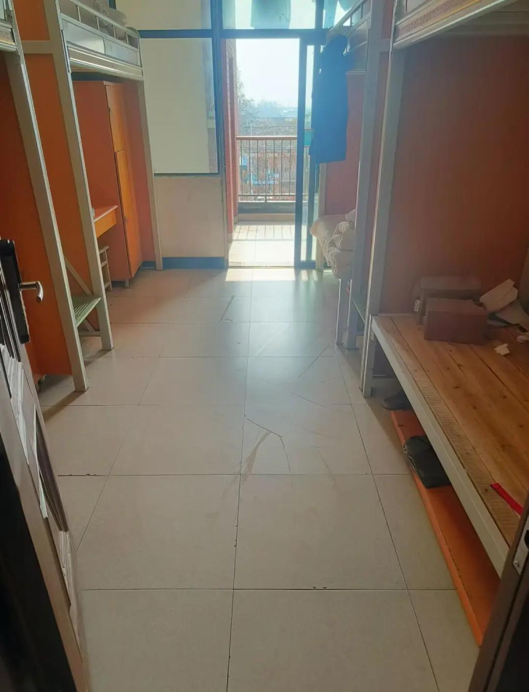 偷窥女生女生宿舍攻略(偷进女生宿舍被抓怎么编理由)