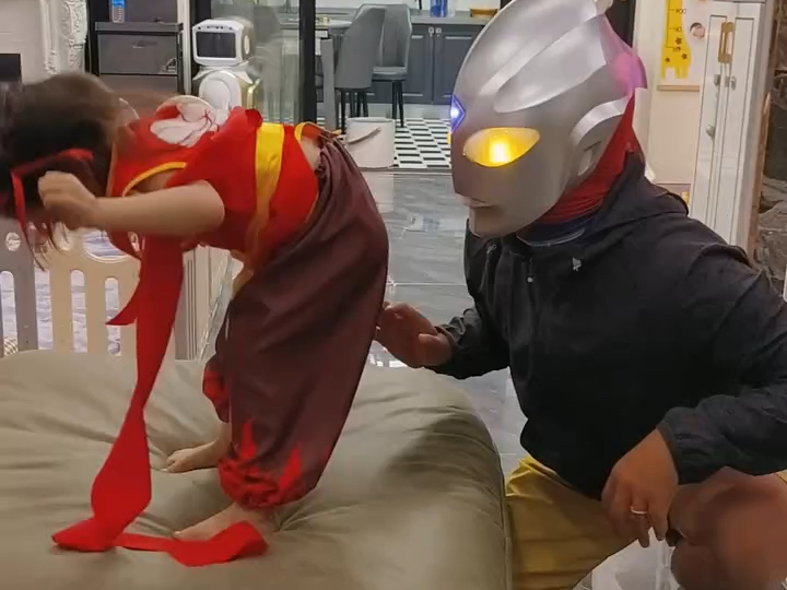 奥特曼放屁游戏(奥特曼放屁是什么样子)