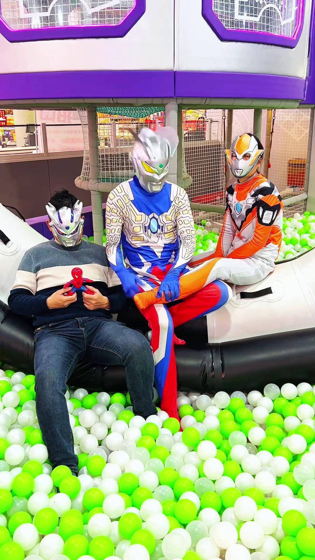 小孩儿玩奥特曼游戏(儿童玩奥特曼有什么好处)