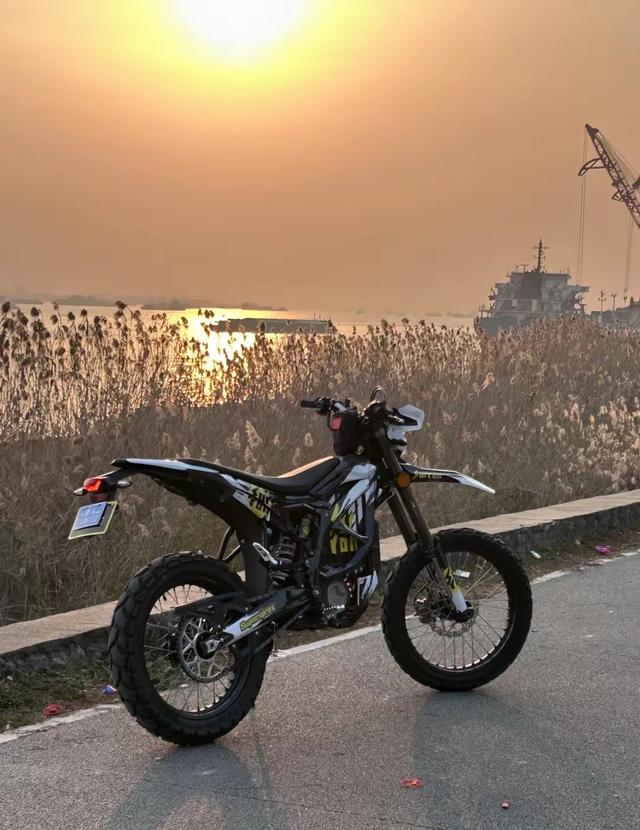 极限越野摩托破解版(超级越野摩托车破解版 下载)