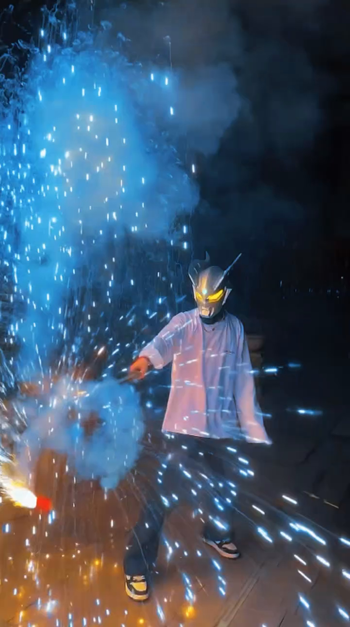 奥特曼打泡泡跑(播放奥特曼玩泡泡球)