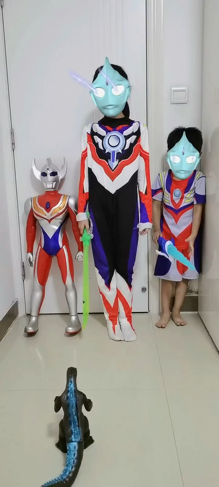 奥特曼加油打怪兽火(奥特曼加油姿势图片大全)