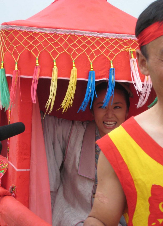 开心娱乐红色版本呜呜(开心娱乐污版带红心k版)