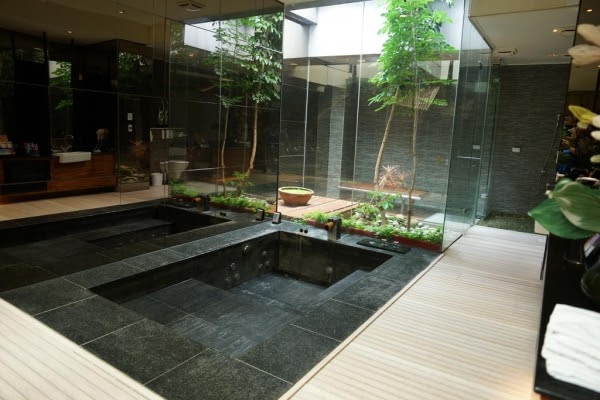 被困五间房间攻略(被困在房间里怎么自救)